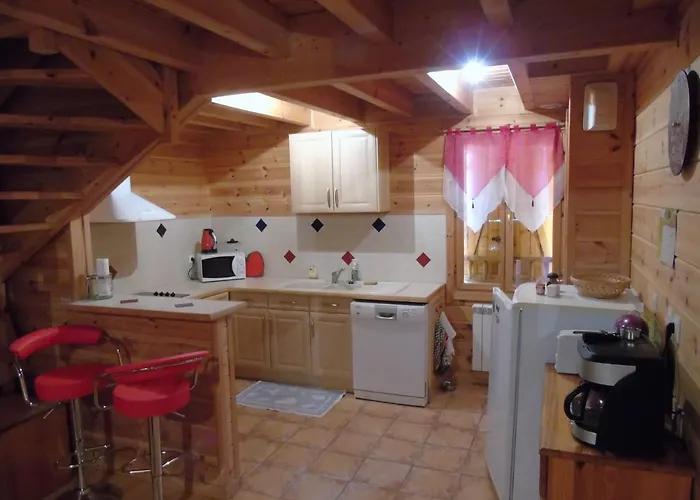 Chalet Bois Au Milieu Des Pyrénées