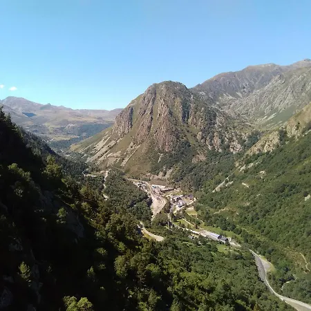 Bois Au Milieu Des Pyrénées * LʼHospitalet-près-lʼAndorre