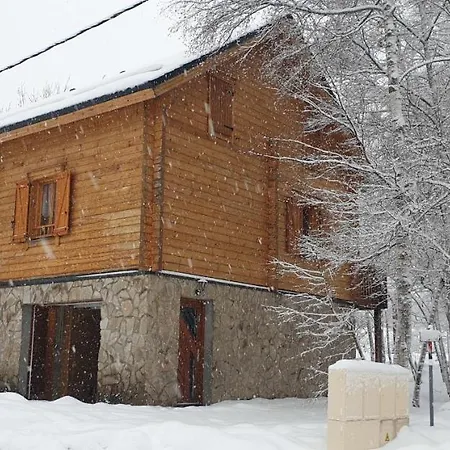 Chalet Bois Au Milieu Des Pyrénées LʼHospitalet-près-lʼAndorre